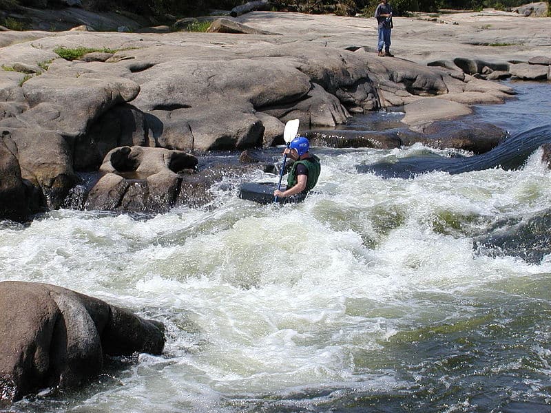 Whitewater_kayaker_classIV kayaksboats