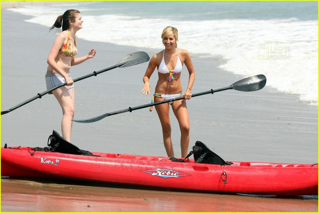 hotels-and-traveling-in-a-boat-canoe-gone-fishing-bikini-kayaksboats
